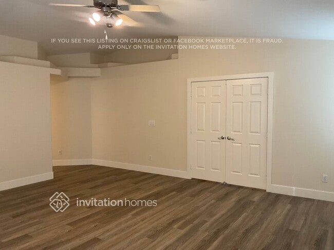 Building Photo - 6685 Aviston St