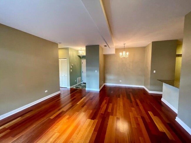 Foto del edificio - 2 bedroom in CHICAGO IL 60647