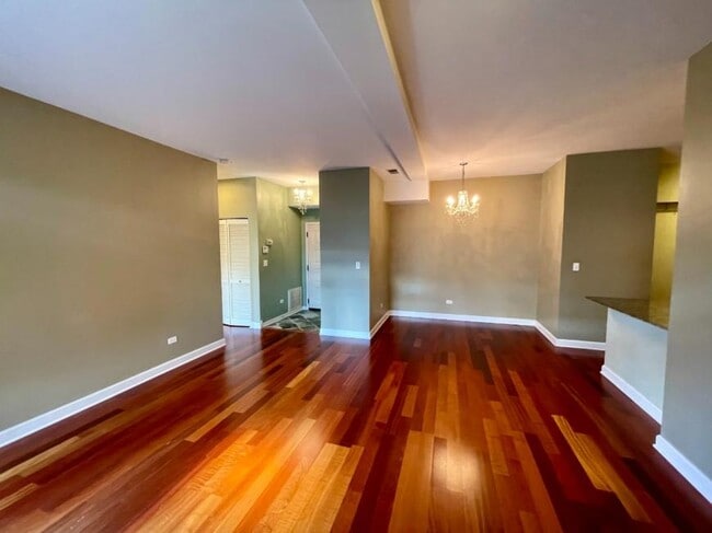 Building Photo - 2 bedroom in CHICAGO IL 60647