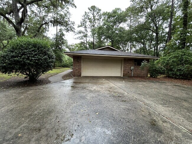 Building Photo - Home For Rent