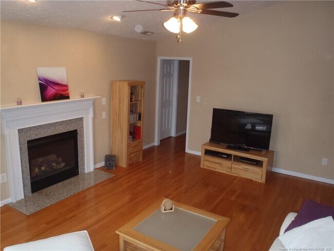 Foto del edificio - 4104 Redspire Ln