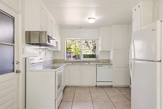 Building Photo - Fantastic 3 Bedroom, 2 Bath in Kailua