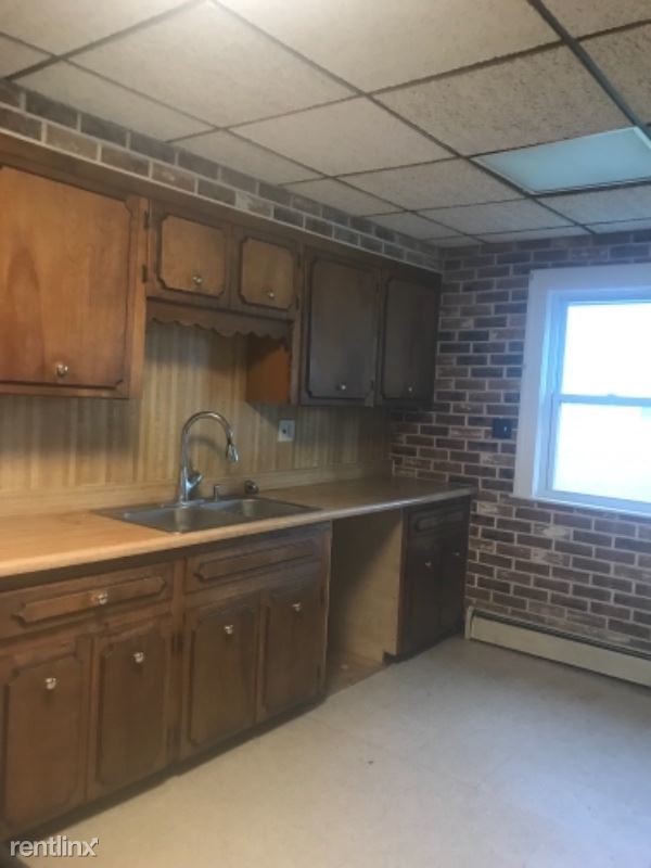 Building Photo - 4 br, 1 bath House - 230 s Main st