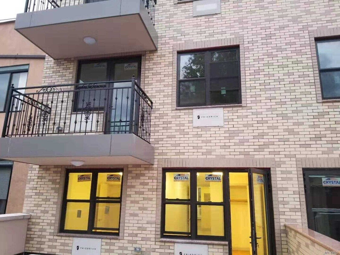 Foto principal - 161-12-161-46 46th Ave