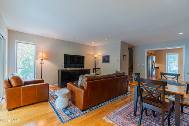 Building Photo - 28 White St