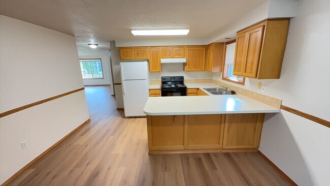 Foto del edificio - 3 Bedroom 1.5 Bath Home Fenced Yard, Shed & Garage