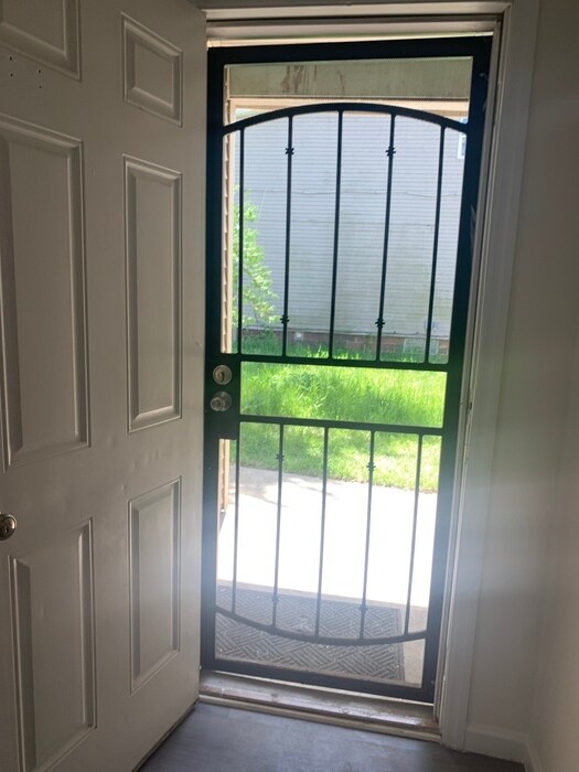 Foto del edificio - 1104 Lexington Ave. - Open House: Sat. 6/1...