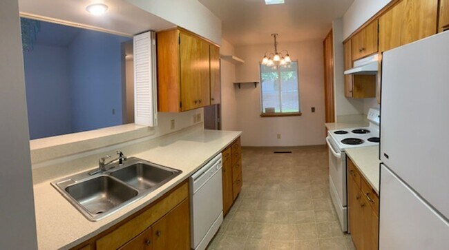 Building Photo - 1151