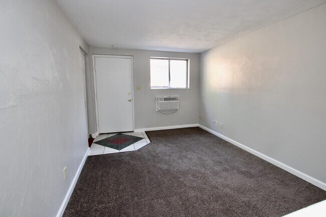 Foto del edificio - 101 Oak Manor Pl