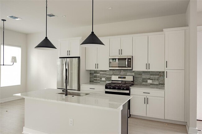 Building Photo - 2713 Bristol Dr