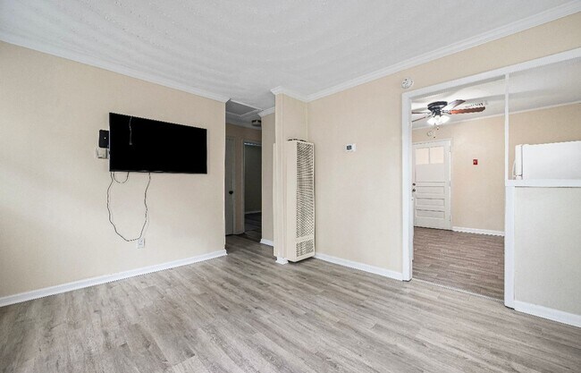 Building Photo - 2 Bed 1 Bath Home for rent in Hampton!