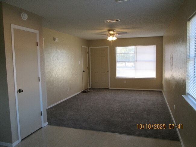 Building Photo - 2025 Brandi Ln