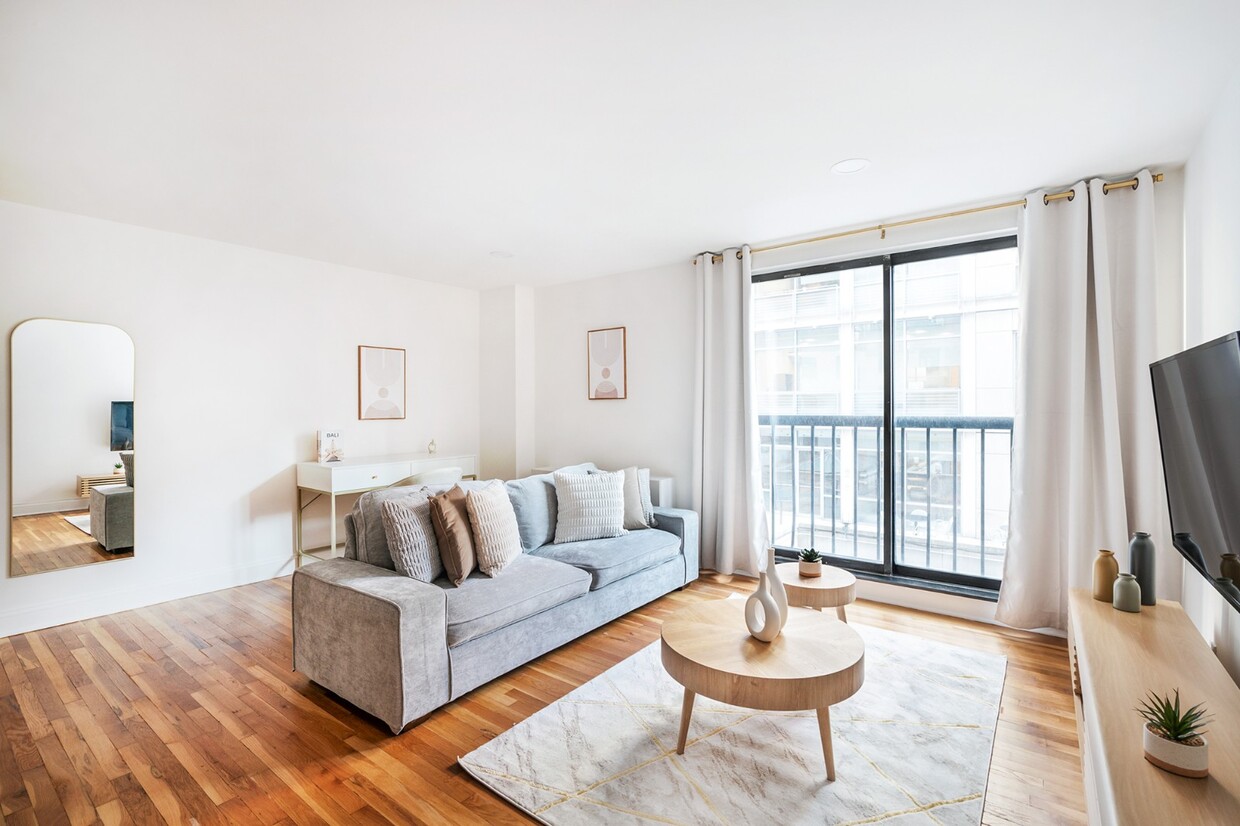 Foto principal - 123 E 54th St