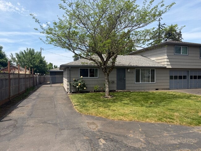 Foto del edificio - Updated 2 bedroom 1 bath duplex!