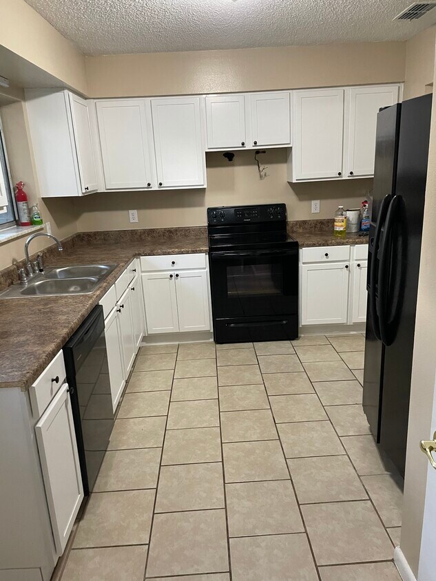 Foto principal - 3460 NE 58th Ave