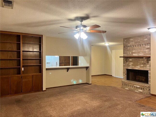 Building Photo - 709 Rosewood Dr