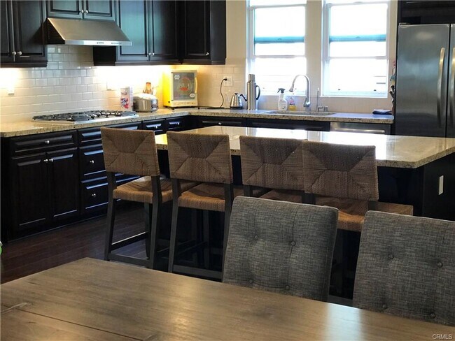 Kitchen 3 - 656 W Huntington Dr