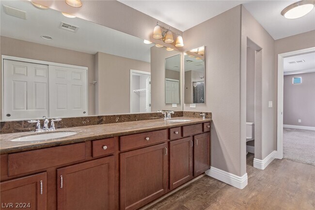 Foto del edificio - 5394 Tulip Hill Ave