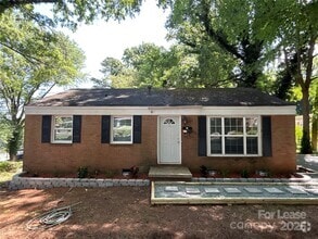 Building Photo - 2818 Ravencroft Dr