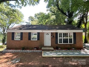Building Photo - 2818 Ravencroft Dr