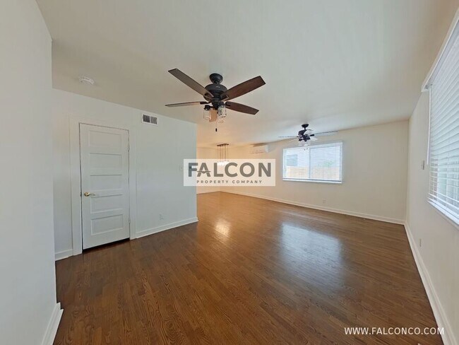 Foto del edificio - 3148 W Pikes Peak Ave