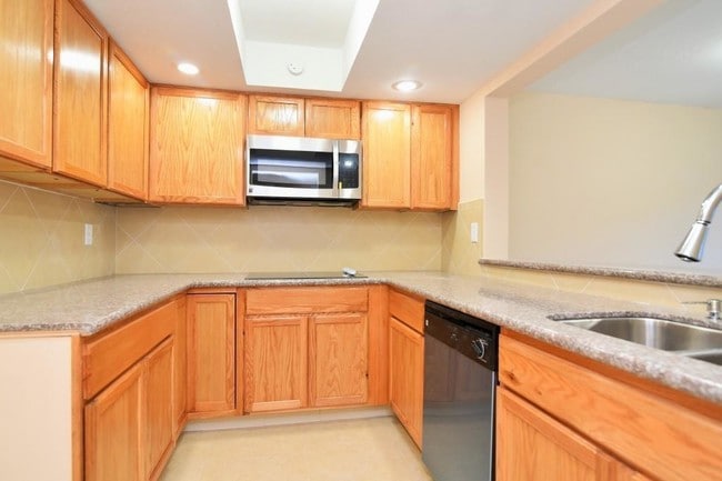 Building Photo - 12887 High Star Dr