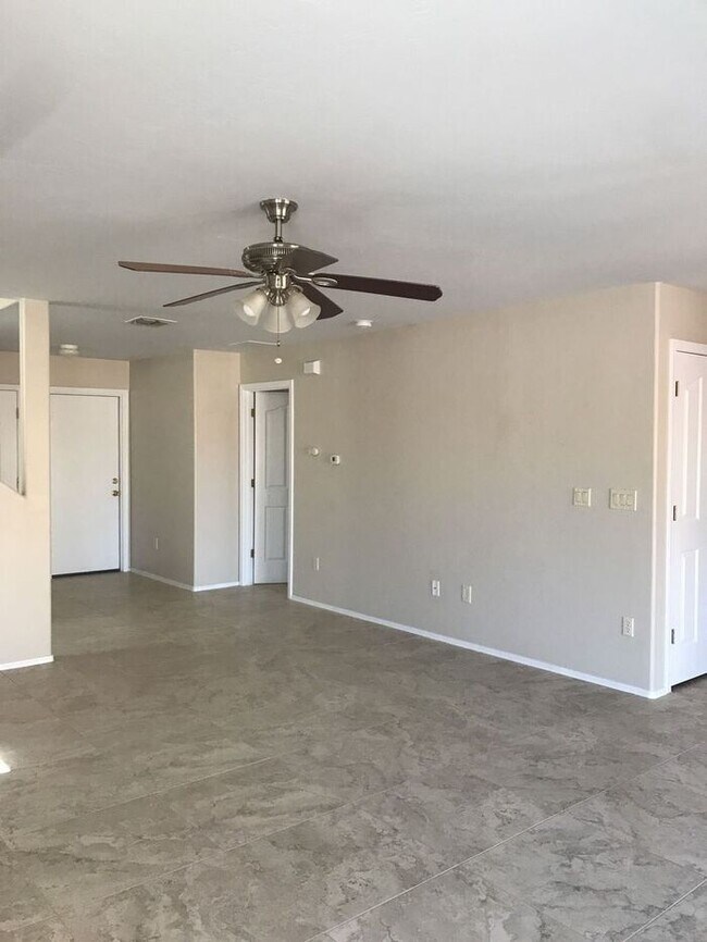 Foto del edificio - Spacious Marana Living with Loft & Low-Maintenance Appeal