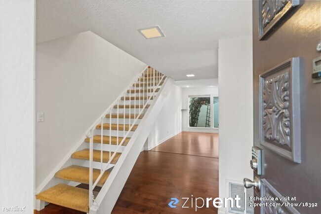 Foto del edificio - 3 br, 2.5 bath Townhome - 21989 McClellan ...