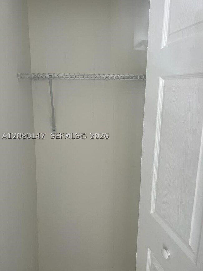 Foto del edificio - 526 SW 64th Ct