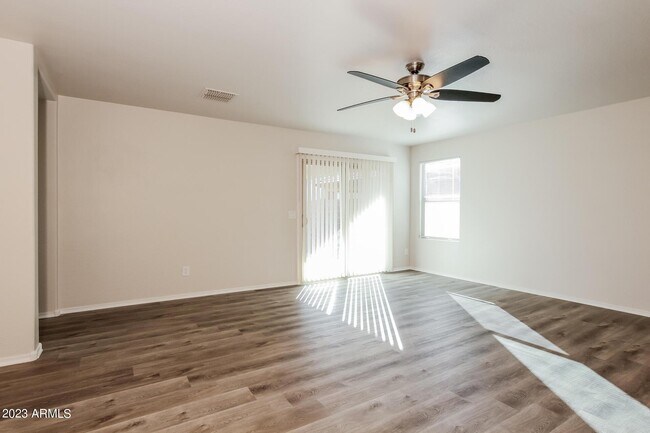 Foto del edificio - 16191 W Winslow Dr