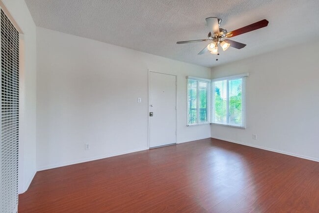 Interior Photo - 3121 W Slauson Ave