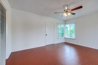 Interior Photo - 3121 W Slauson Ave