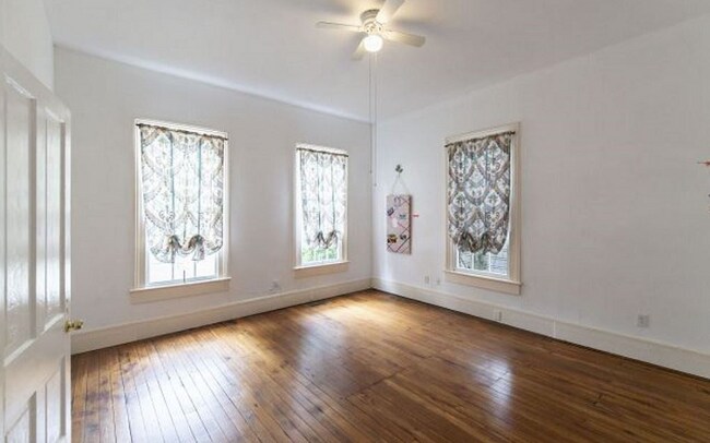 Lounge (15 x 16) - 1069 Elm St