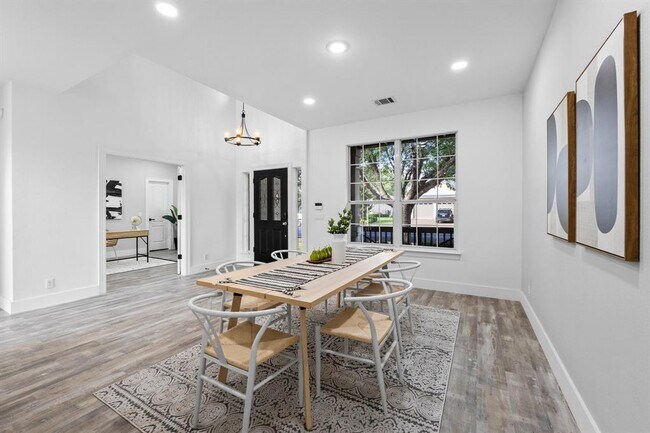 Building Photo - 10909 River Plantation Dr