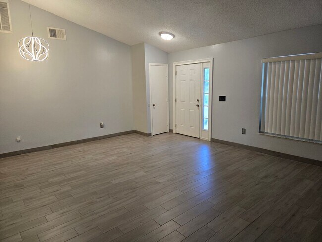 Foto del edificio - 9560 Brackin St