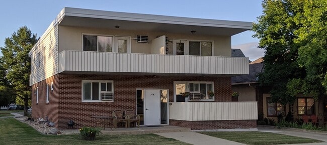 Building Photo - 304 1st Ave NW