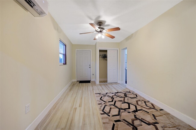 Foto del edificio - 8453 Southampton Dr