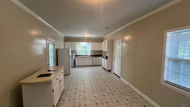 Building Photo - Charming home near downtown Columbia