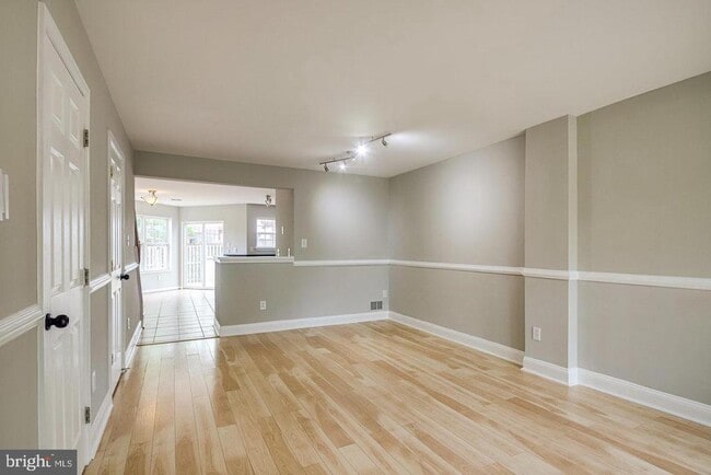 Foto del edificio - 13600 Rumsey Ct