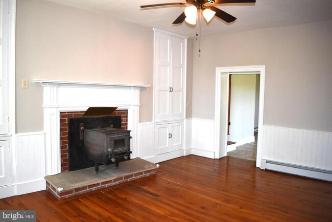 Building Photo - 12979 Buchanan Trail W