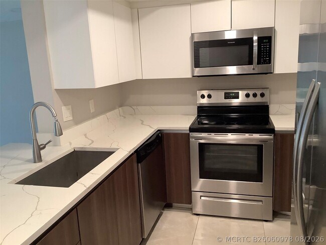 Foto del edificio - 65 Deer Creek Rd