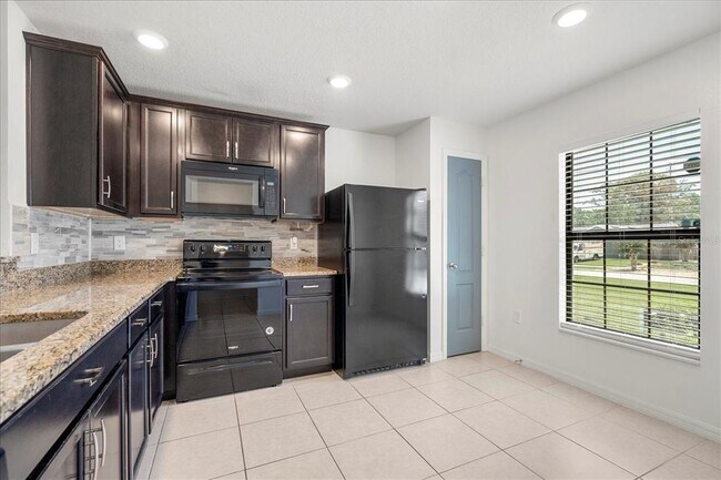 Building Photo - 1057 Eastbrook Ave