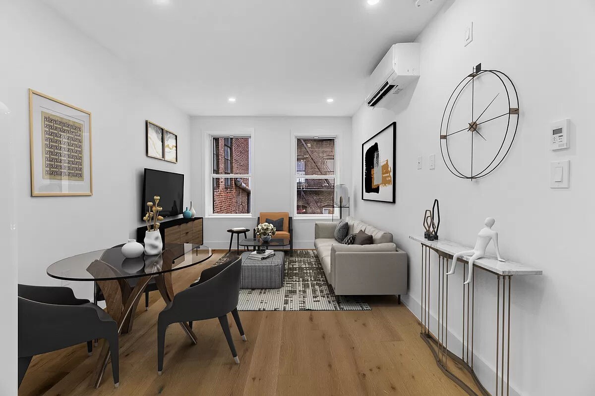 Primary Photo - 218 East 9th Street
