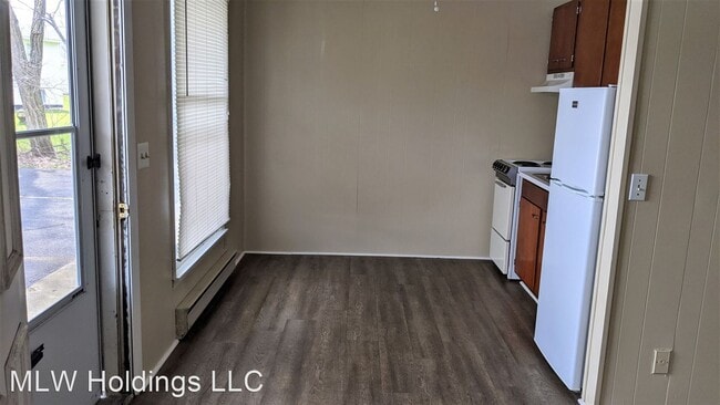 Building Photo - 1200-1204 Columbus Cir N