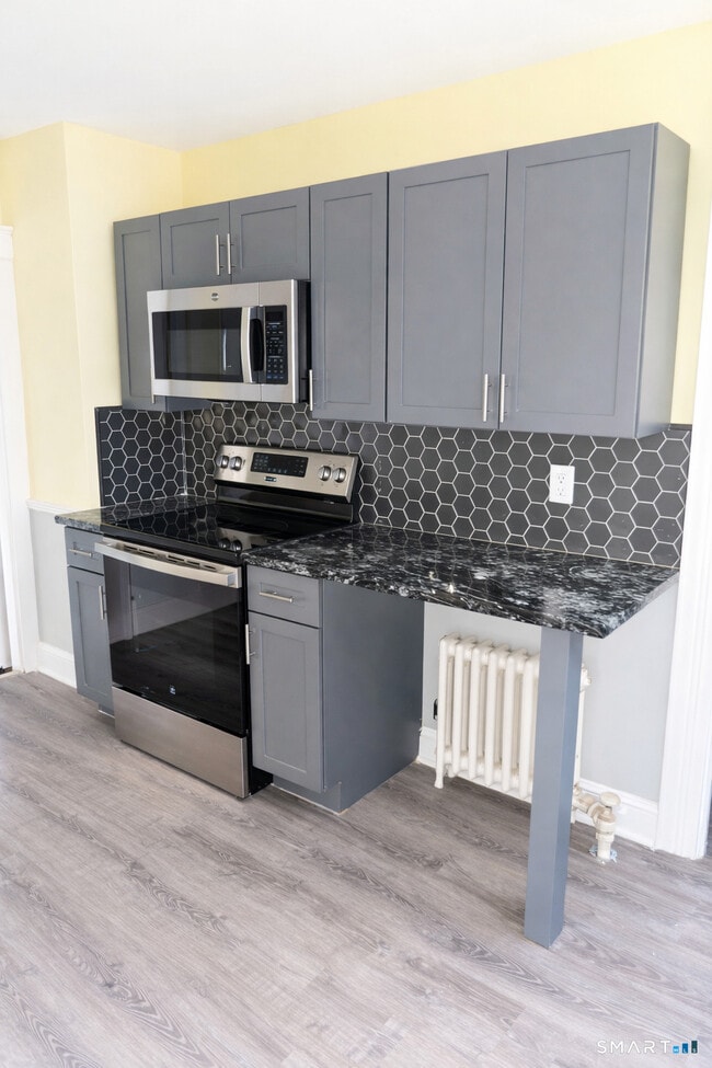 Building Photo - 65 Wooding St