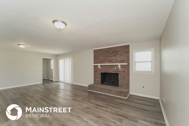 Building Photo - 2236 Helen Dr NW