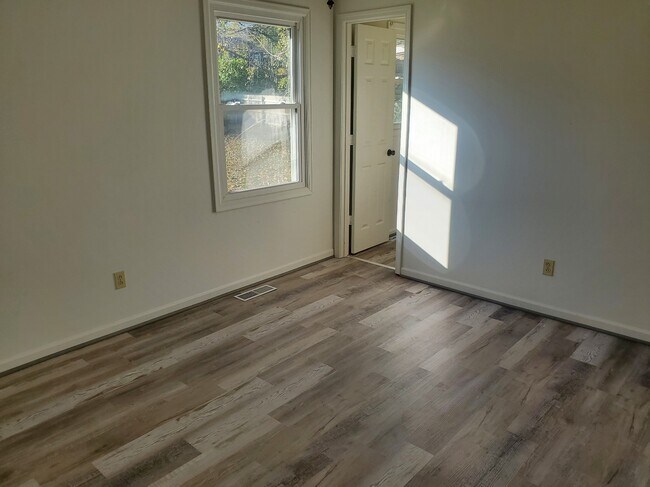 Master bedroom - 15502 Ann Ave