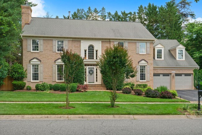 Building Photo - 11101 Willowbrook Dr