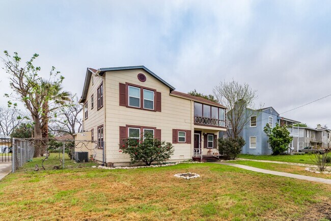 Foto del edificio - 2218 W Mistletoe Ave