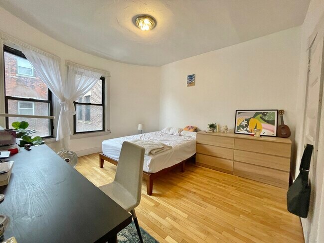 Foto del edificio - 237 N Harvard St